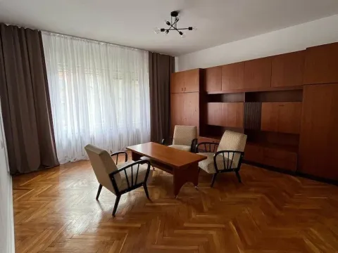 Izdavanje, poslovni prostor, 84m², Stari grad, Novi Sad