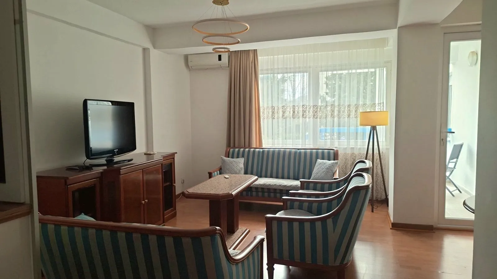 Izdavanje, trosoban stan, 110m², Centar, Bar