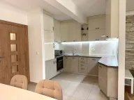 Izdavanje, trosoban stan, 86m², Kalimanj, Tivat - image 3
