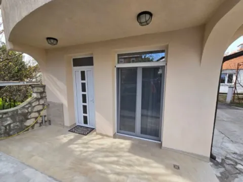 Rent, studio apartment, 25m², Momišići, Podgorica