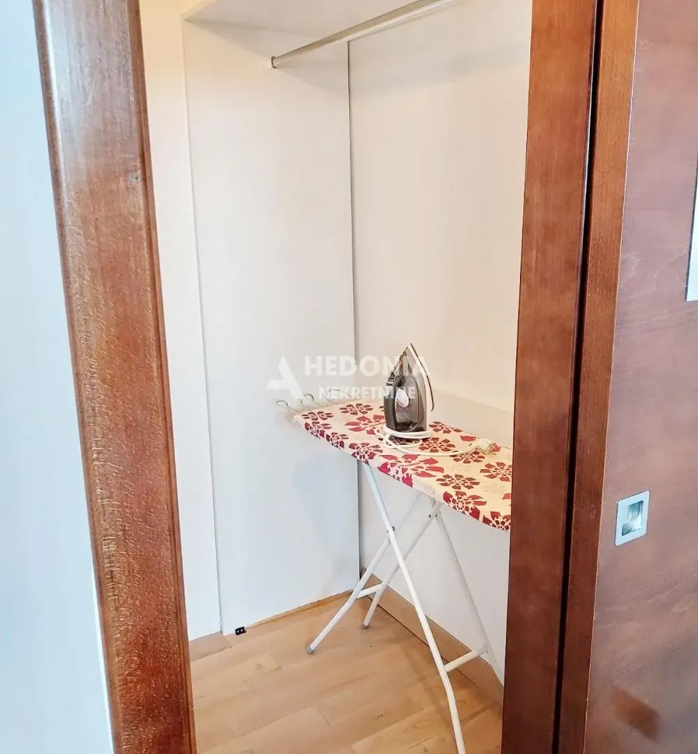 Izdavanje, četvorosoban stan, 120m², Savski Venac, Beograd