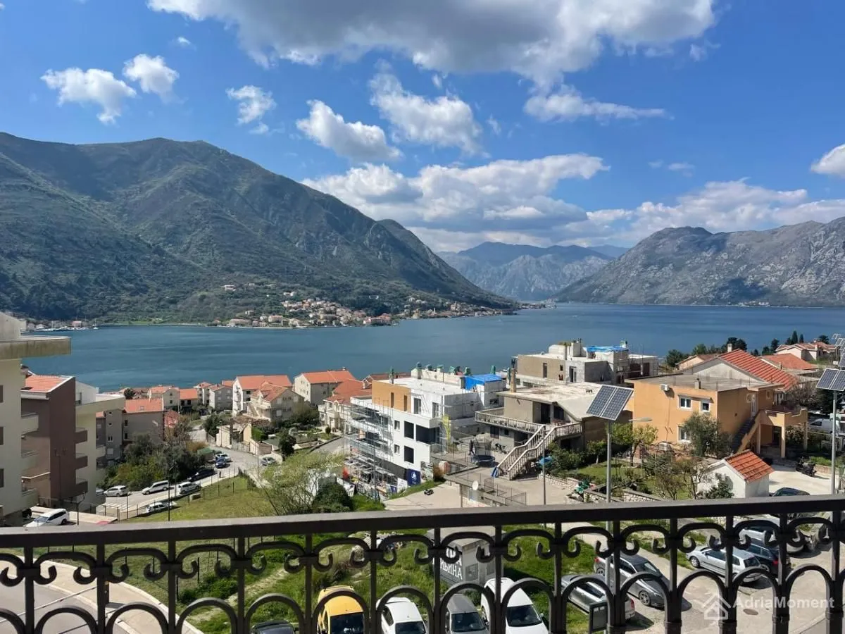 Prodaja, dvosoban stan, 106m², Dobrota, Kotor