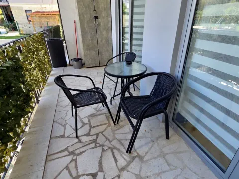 Rent, one bedroom apartment, 40m², Dobrota, Kotor - image 12