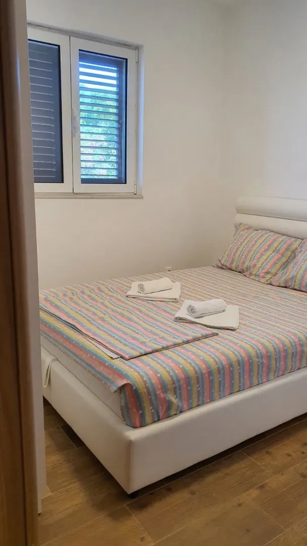 Izdavanje, jednosoban stan, 45m², Đenovići, Herceg Novi