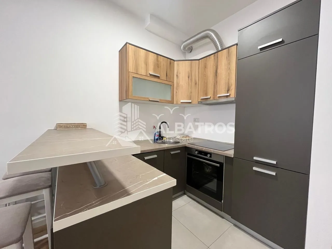 Modern kitchen with wooden elements and a breakfast bar.