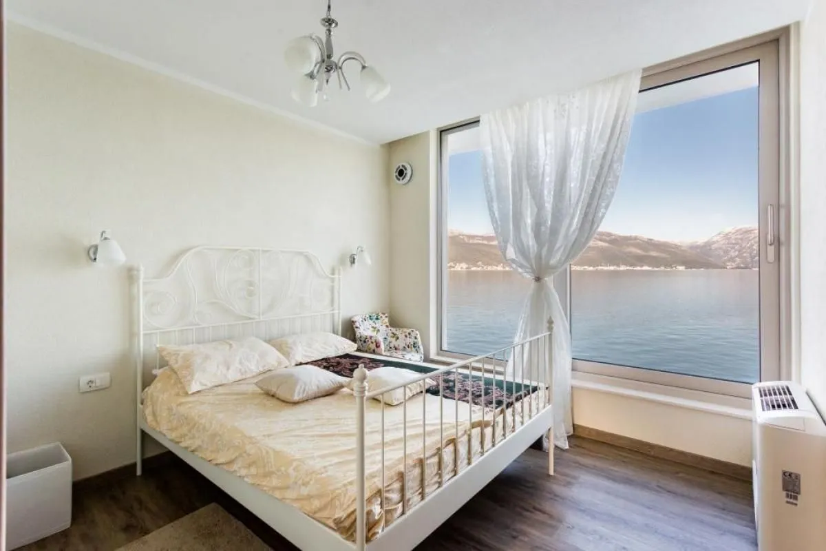 Sale, house, 240m², Krašići, Tivat