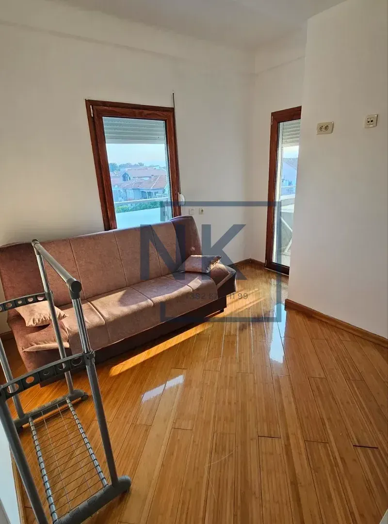 Izdavanje, dvosoban stan, 64m², Stari Aerodrom, Podgorica