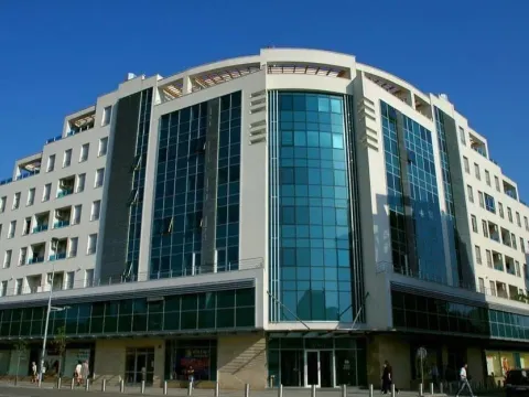 Izdavanje, dvosoban stan, 80m², Centar, Podgorica - image 10