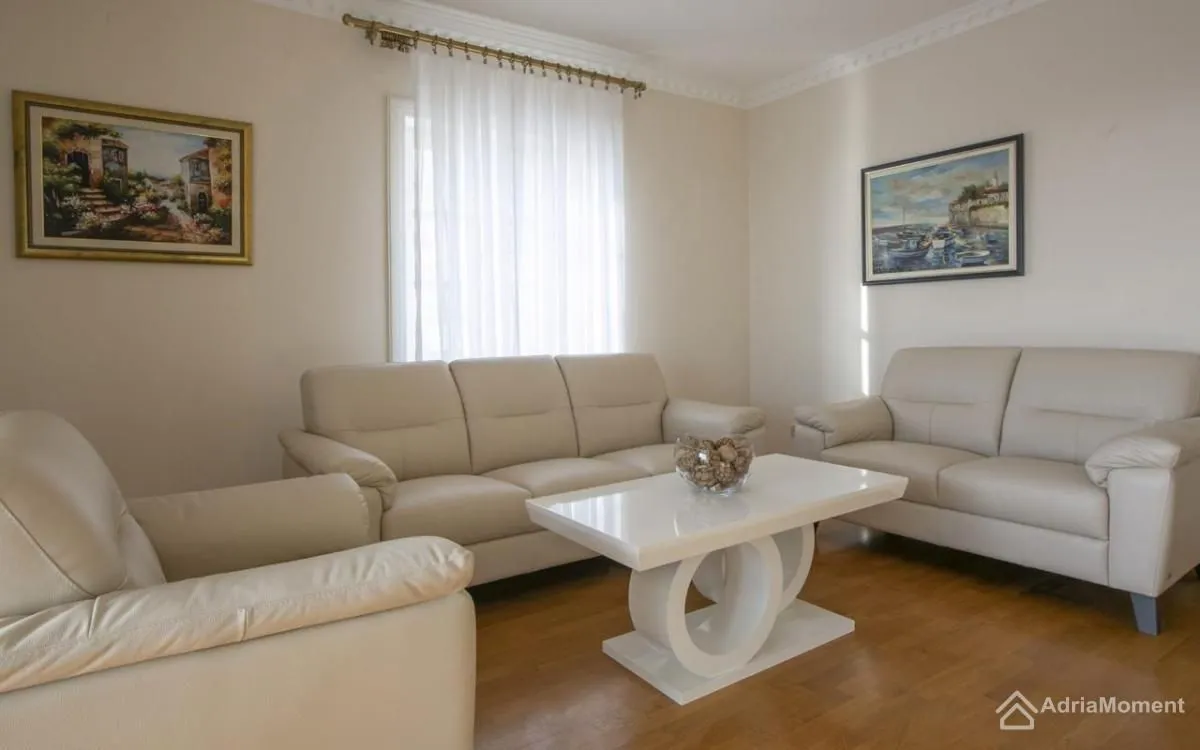 Sale, three bedroom apartment, 90m², Sveti Stefan, Budva