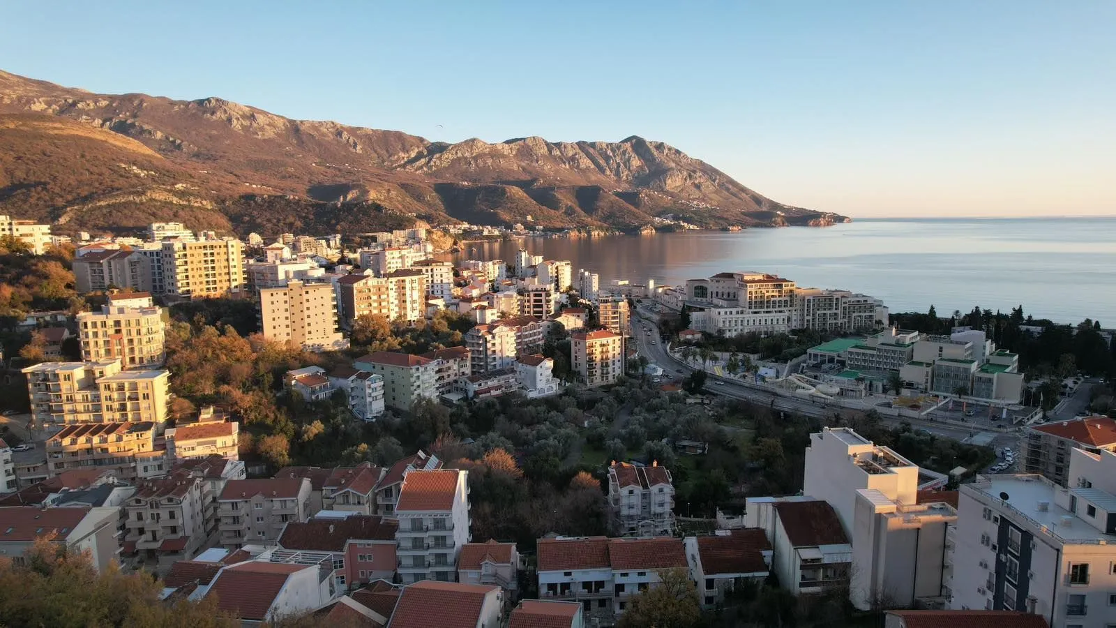 Sale, land lot, 2400m², Bečići, Budva