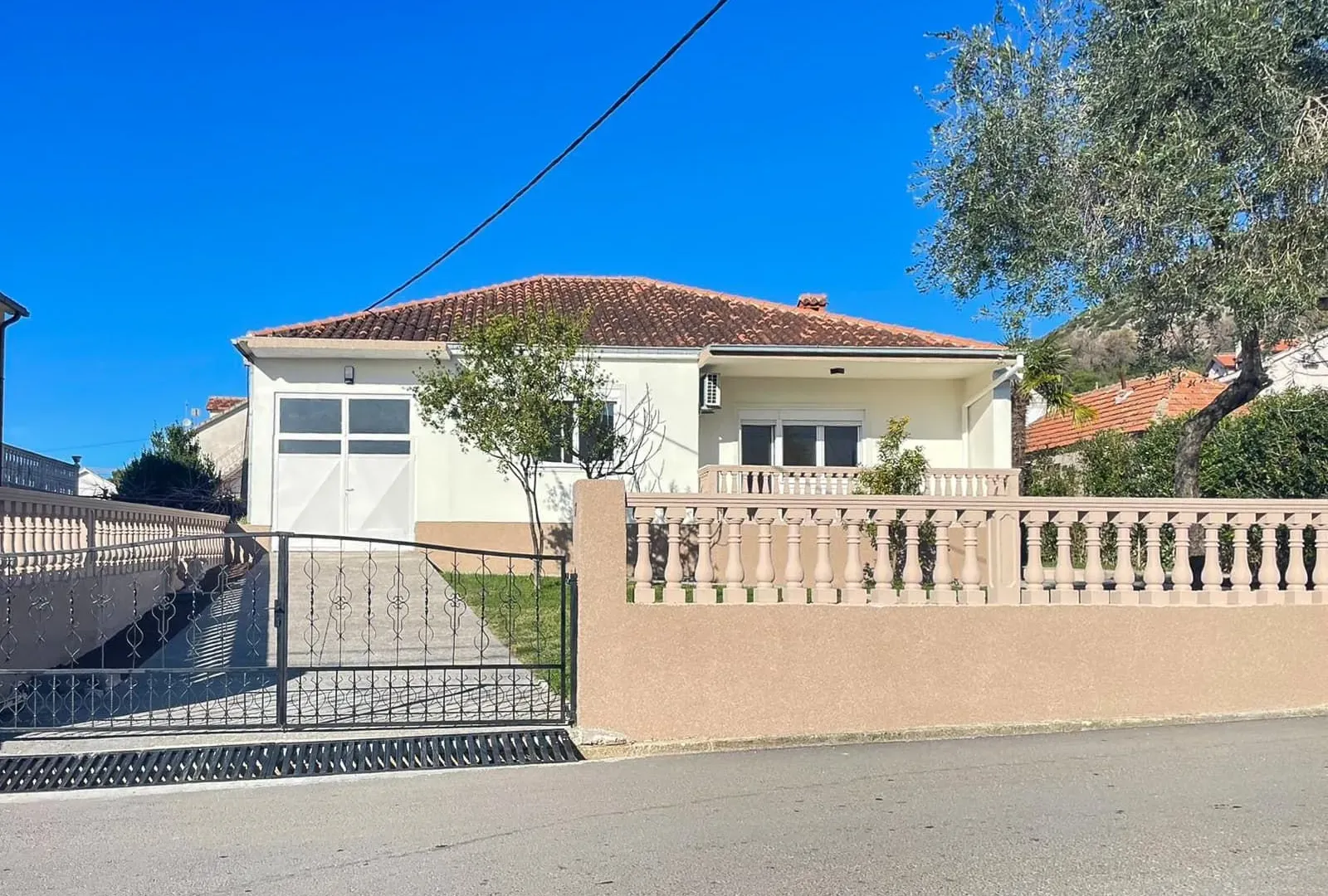 Prodaja, kuća, 118m², Dumidran, Tivat