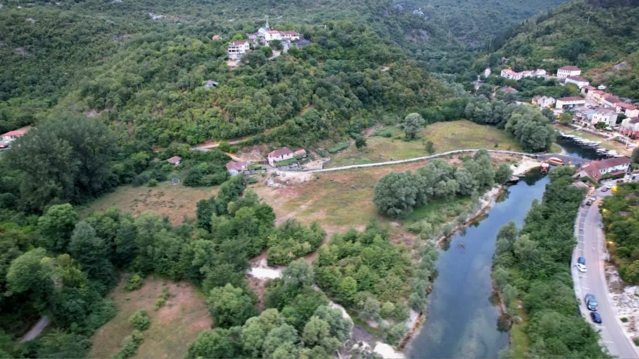 Prodaja, plac, 1300m², Cetinje, Crna Gora
