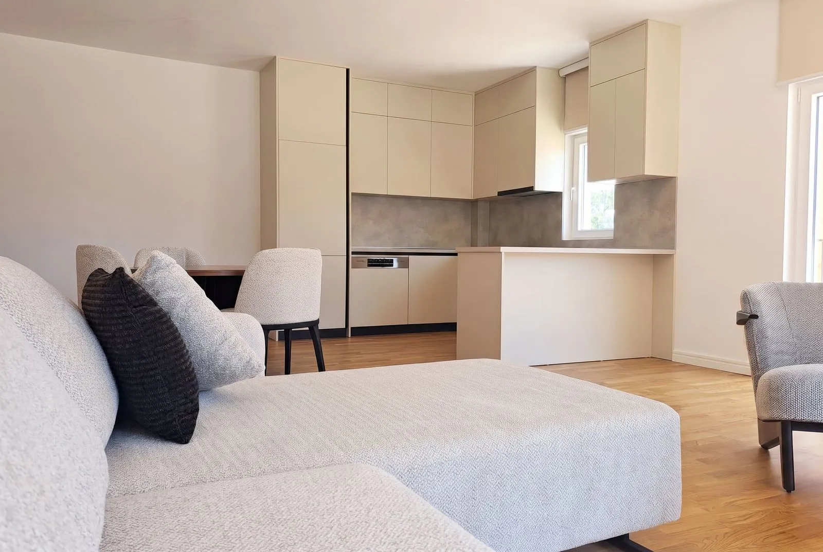 Prodaja, dvosoban stan, 63m², Sutomore, Bar