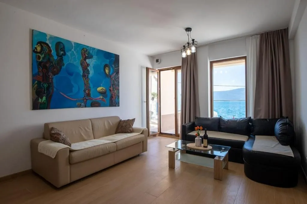 Rent, one bedroom apartment, 90m², Opatovo, Tivat