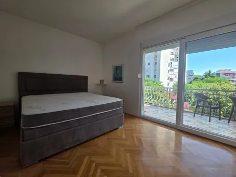 Izdavanje, trosoban stan, 130m², Preko Morače, Podgorica - image 8