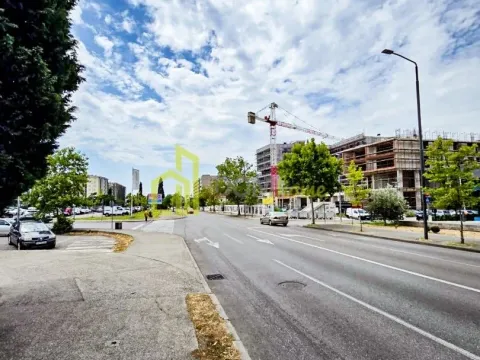 Izdavanje, poslovni prostor, 122m², Pobrežje, Podgorica