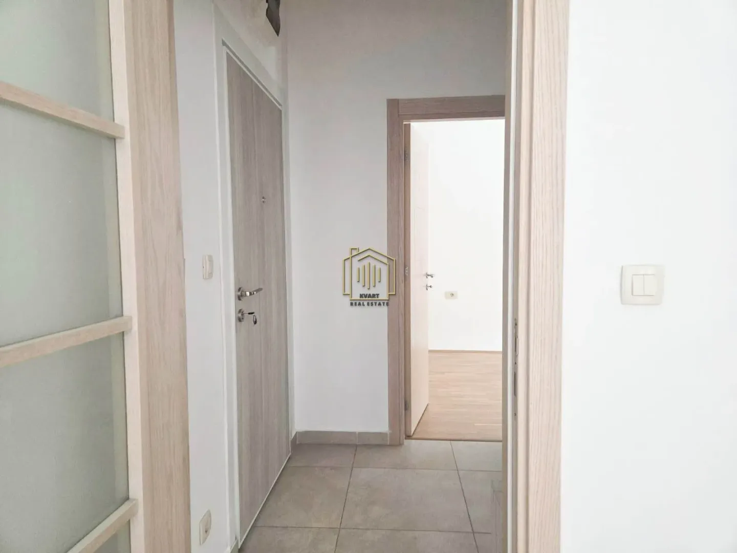 Izdavanje, jednosoban stan, 45m², Blok 9, Podgorica