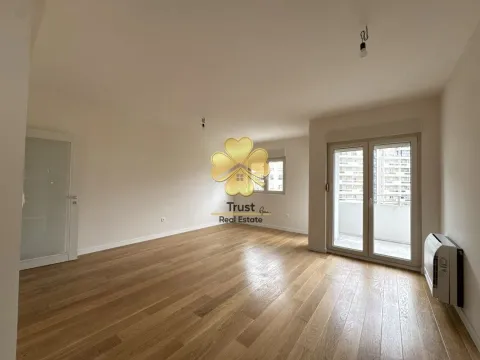 Izdavanje, dvosoban stan, 70m², Central Point, Podgorica - image 2