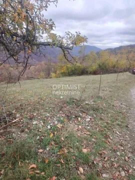 Pogled na plac i prirodu u okolini. - image 9