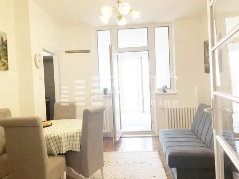 Living room with dining area and access to the terrace. - image 6