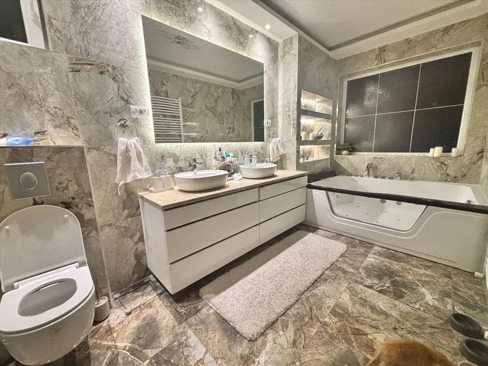 Prodaja, kuća, 222m², Borča Sve Podlokacije, Beograd