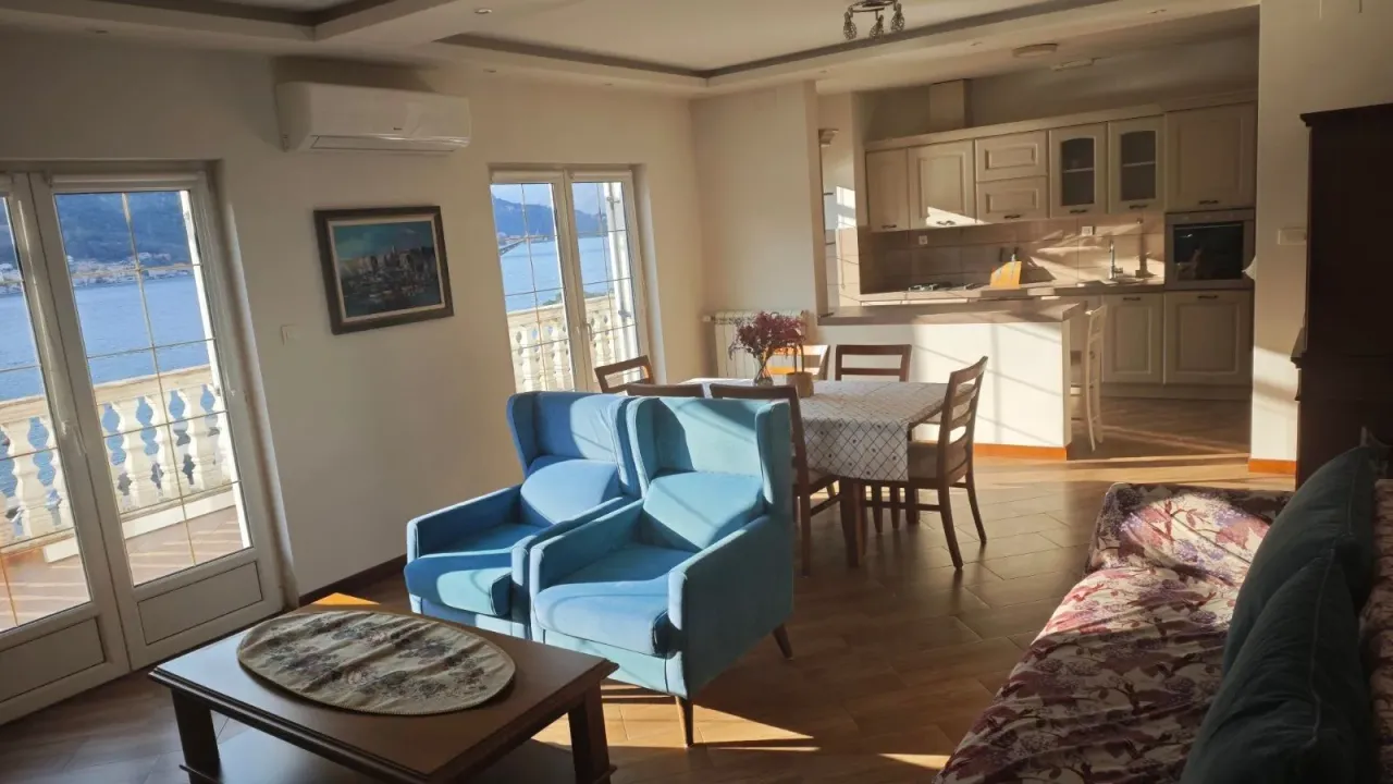 Rent, three bedroom apartment, 130m², Dobrota, Kotor