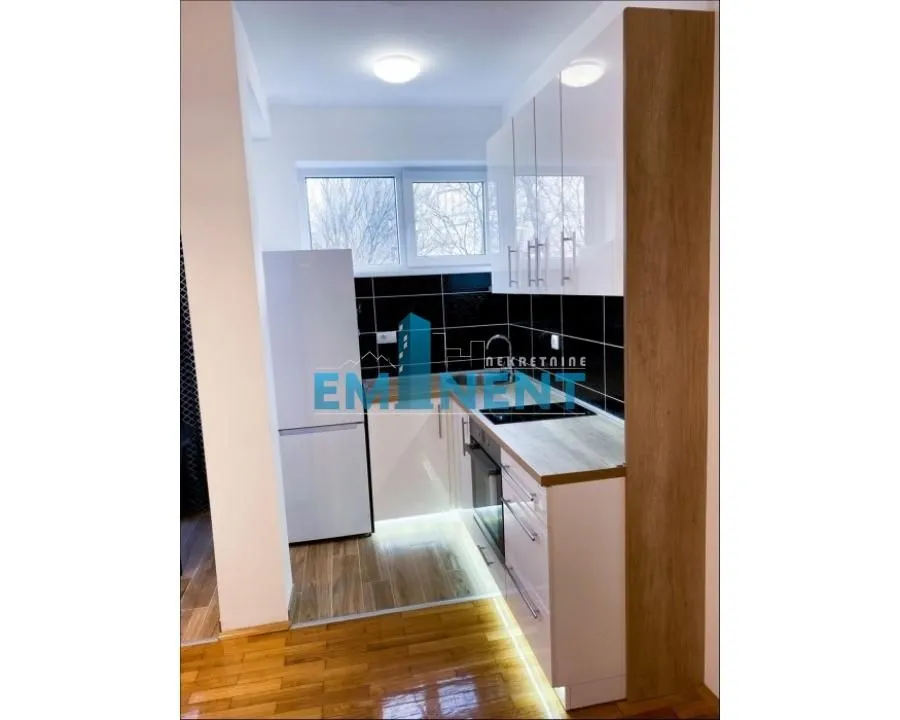 Izdavanje, dvosoban stan, 51m², Savski Venac, Beograd