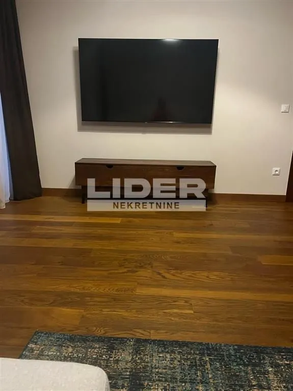 Izdavanje, trosoban stan, 75m², Čubura, Beograd