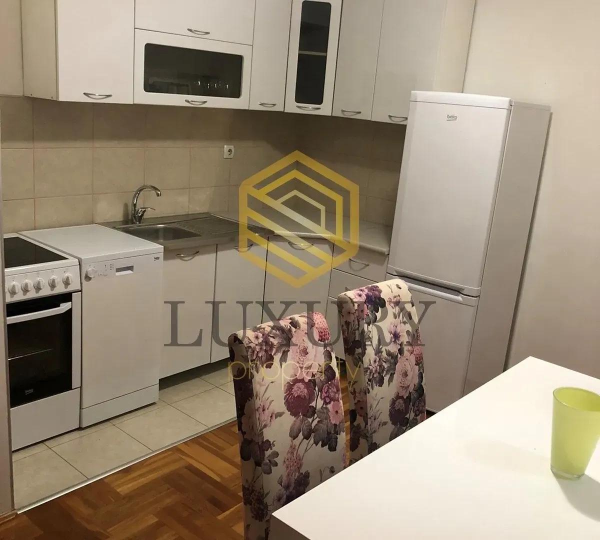 Izdavanje, jednosoban stan, 52m², 1 maj, Podgorica