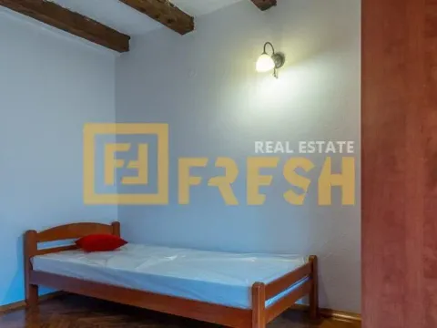 Izdavanje, kuća, 250m², Stari Aerodrom, Podgorica - image 10