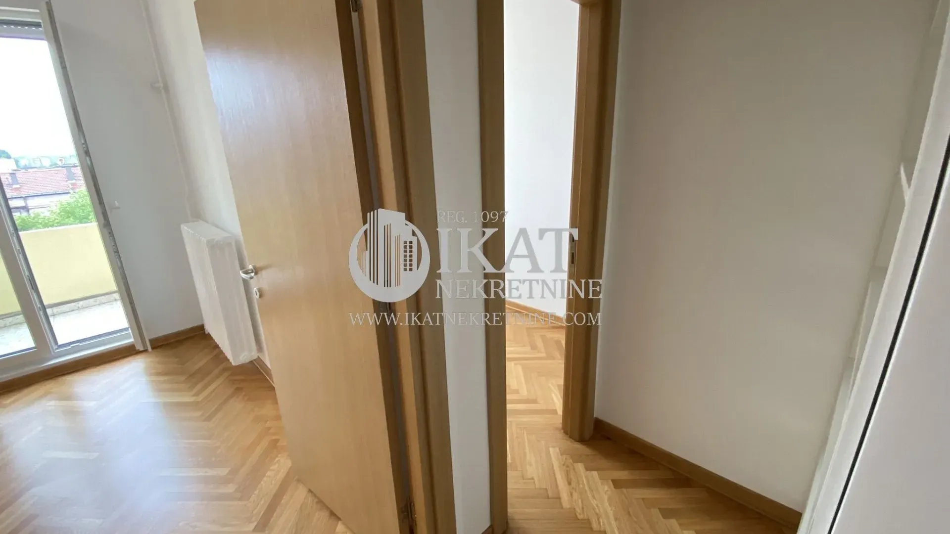 Rent, four bedroom apartment, 105m², Slavija, Vračar Sve Podlokacije