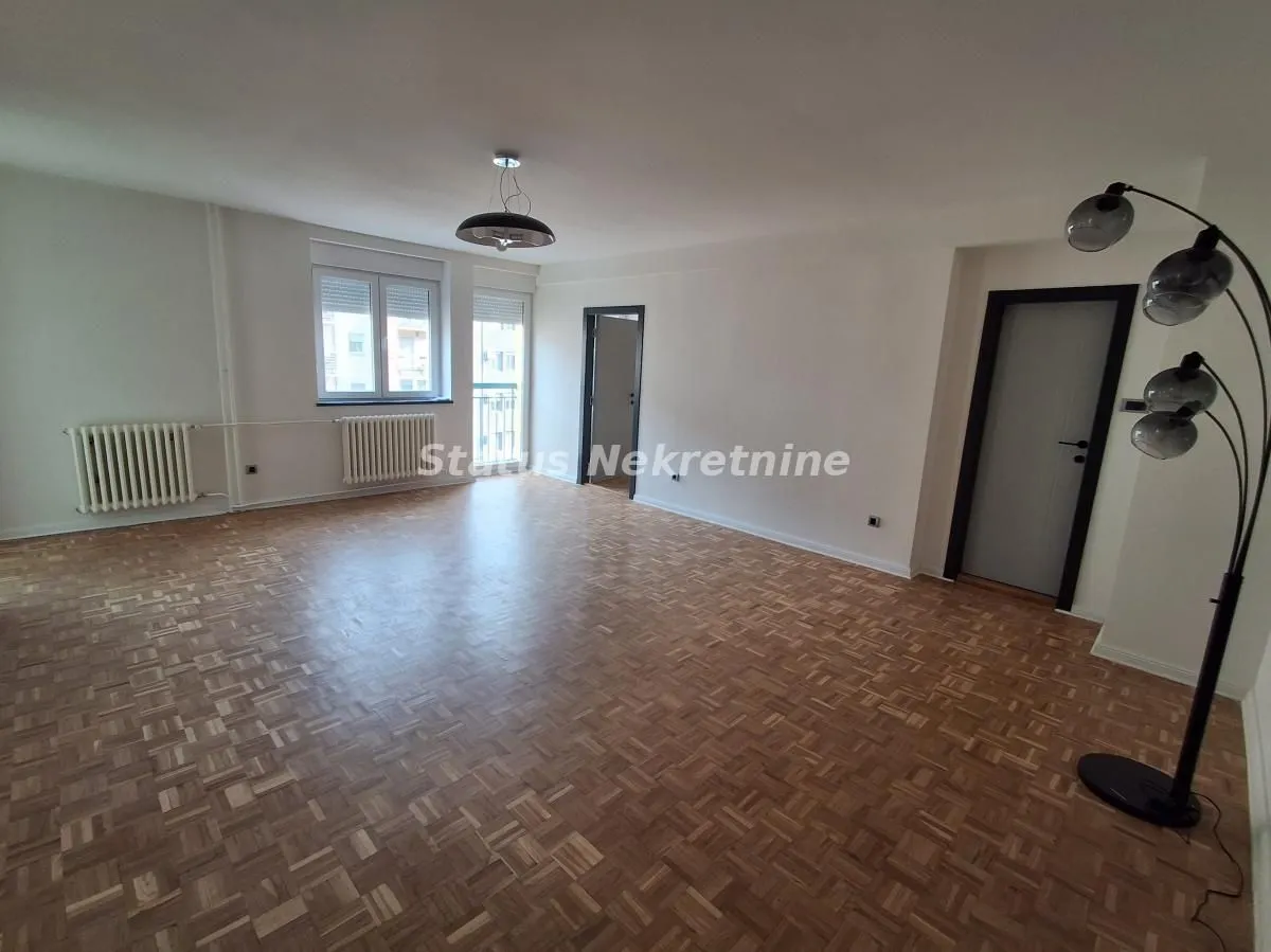 Prodaja, dvosoban stan, 64m², Cara Dušana, Novi Sad Sve Podlokacije