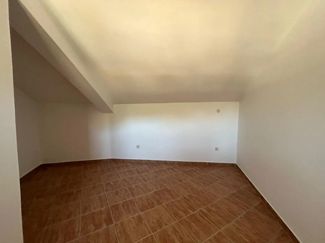 Prodaja, dvosoban stan, 60m², Sutomore, Bar