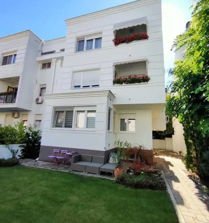 Izdavanje, četvorosoban stan, 103m², Grbavica, Novi Sad Sve Podlokacije