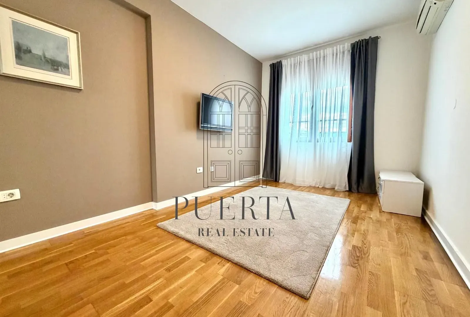 Izdavanje, dvosoban stan, 90m², Preko Morače, Podgorica