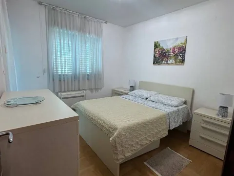 Izdavanje, dvosoban stan, 82m², Centar, Budva - image 3
