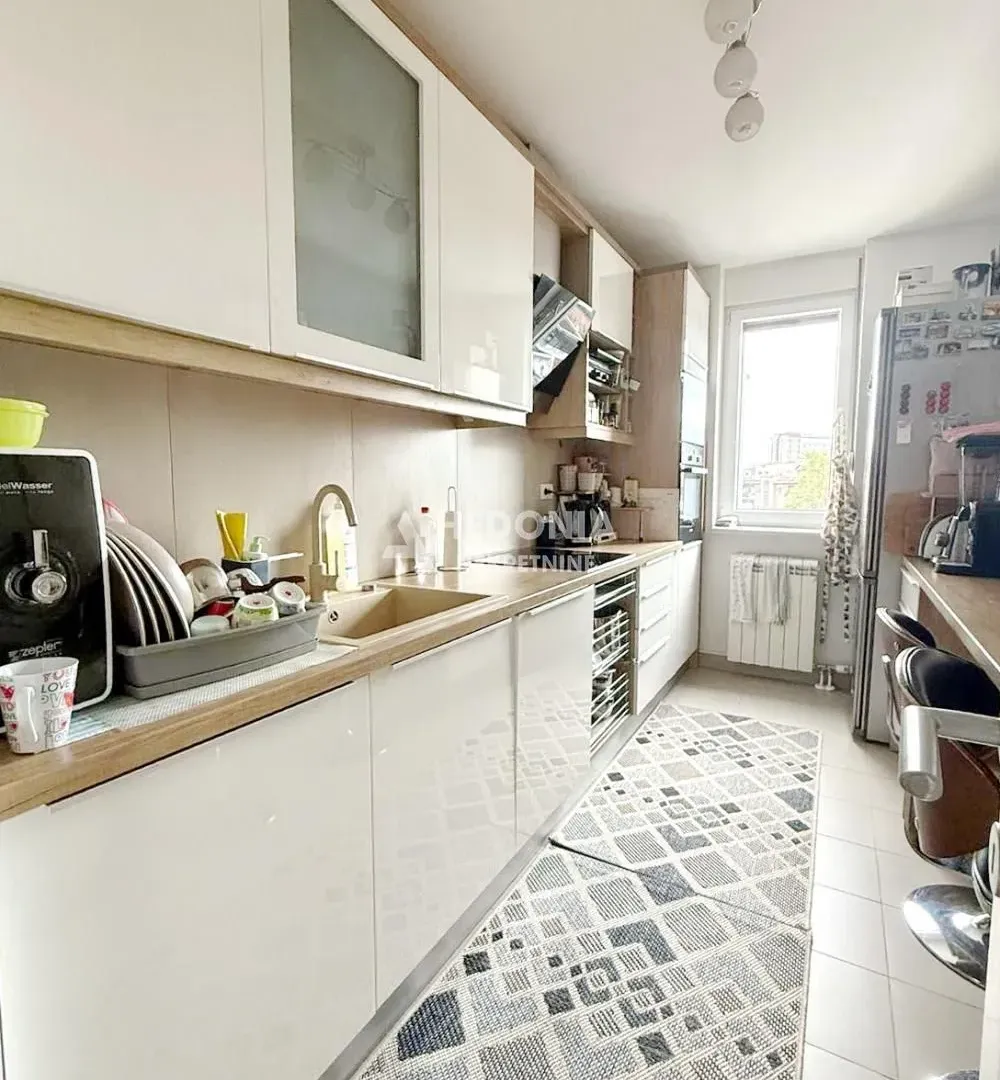 Prodaja, četvorosoban stan, 98m², Zemun Sve Podlokacije, Beograd