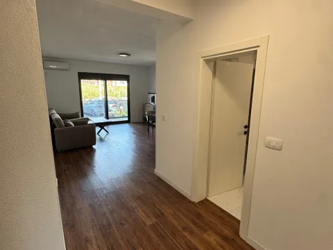 Izdavanje, trosoban stan, 75m², Polje, Bar - image 7