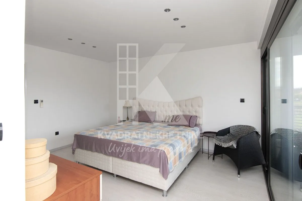 Sale, house, 250m², Tološi, Podgorica