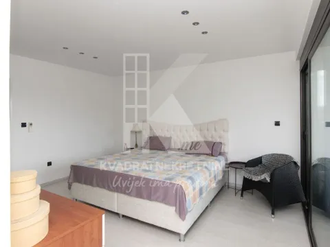 Prodaja, kuća, 250m², Tološi, Podgorica - image 20