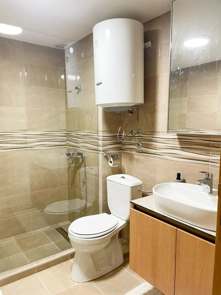 Izdavanje, dvosoban stan, 87m², Malo Brdo, Podgorica
