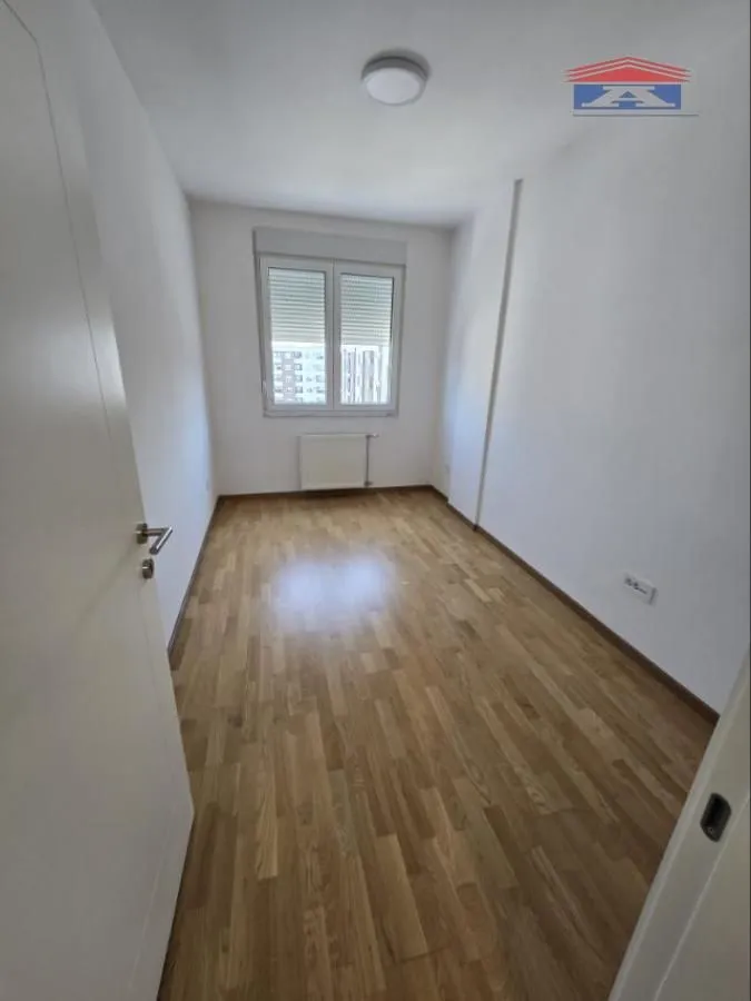 Prodaja, četvorosoban stan, 95m², Avijatičarsko naselje, Novi Sad Sve Podlokacije