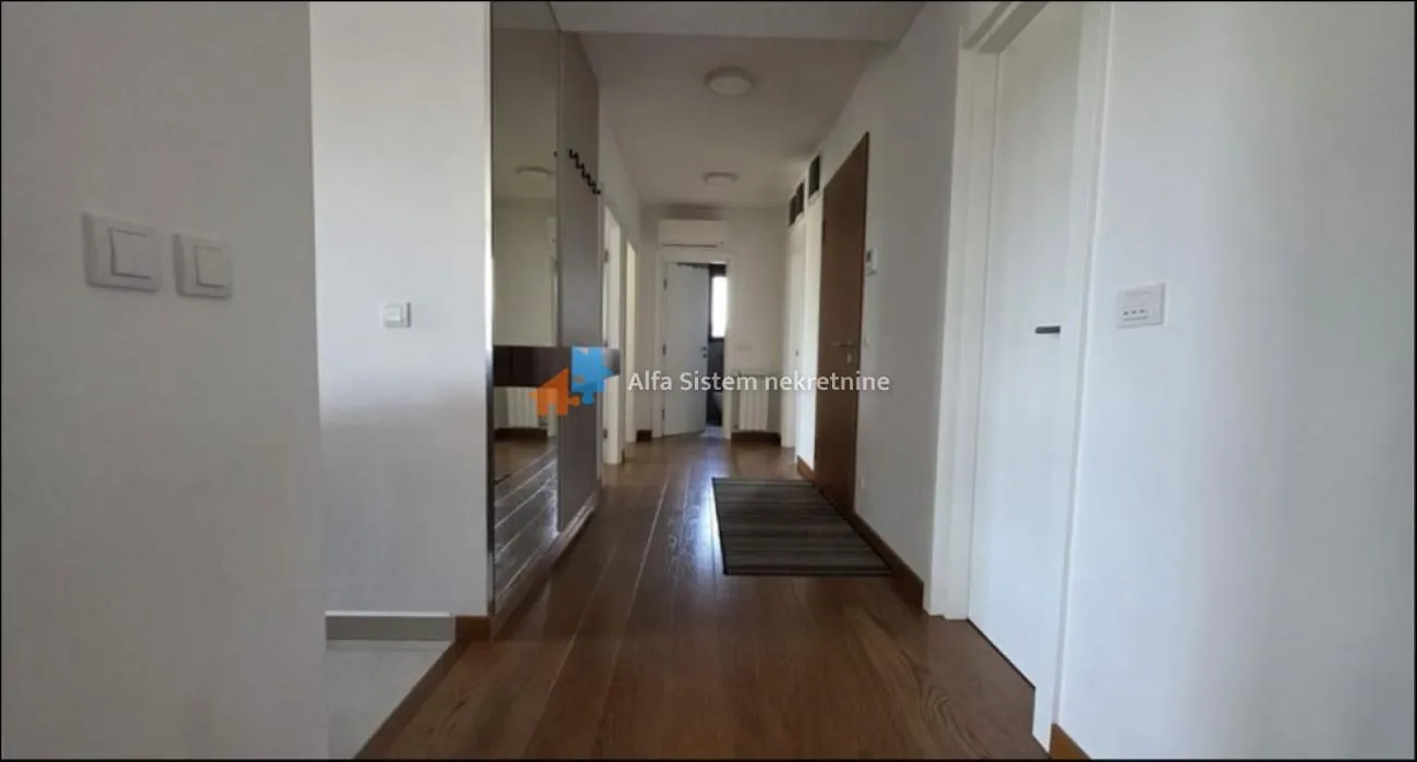 Izdavanje, četvorosoban stan, 98m², Vračar Sve Podlokacije, Beograd