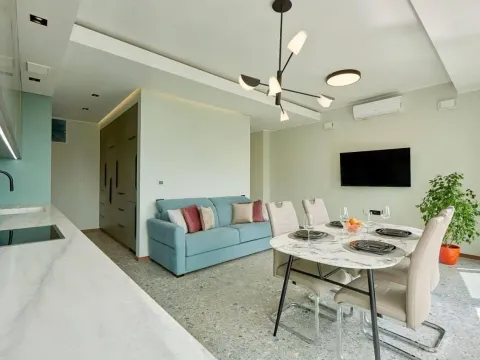Sale, two bedroom apartment, 115m², Bečići, Budva - image 2