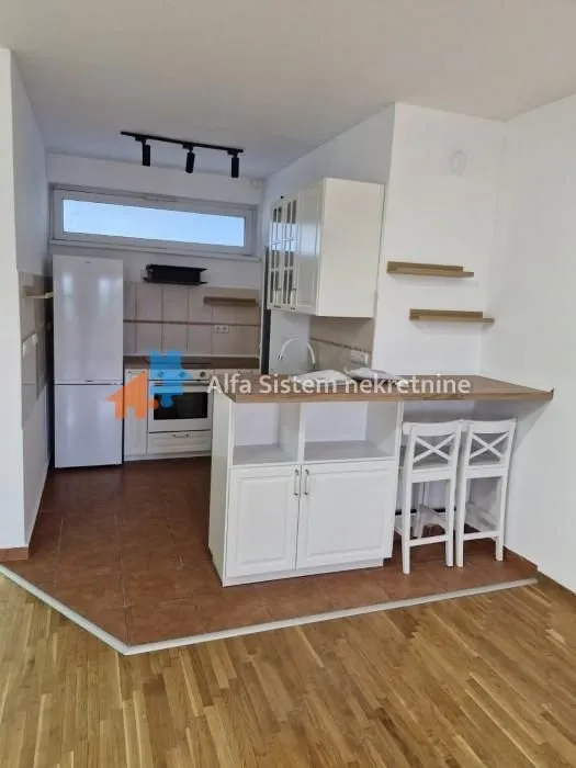 Izdavanje, trosoban stan, 77m², Novi Beograd Sve Podlokacije, Beograd
