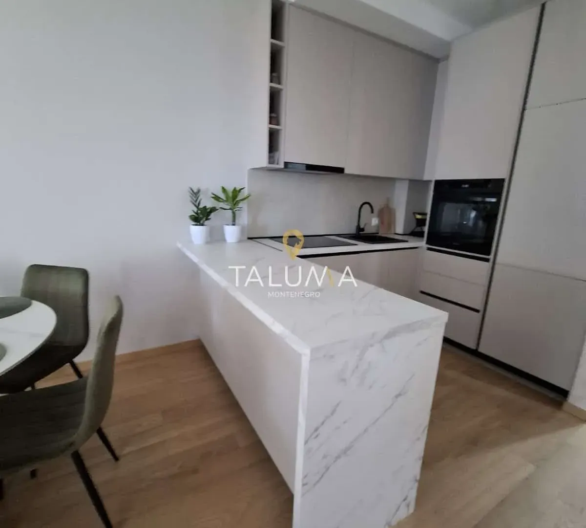 Sale, two bedroom apartment, 71m², Bečići, Budva