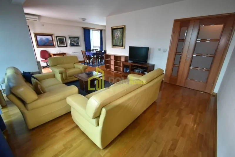 Izdavanje, trosoban stan, 117m², Preko Morače, Podgorica