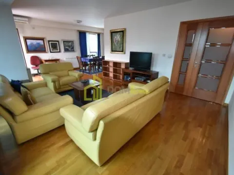 Izdavanje, trosoban stan, 117m², Preko Morače, Podgorica - image 25