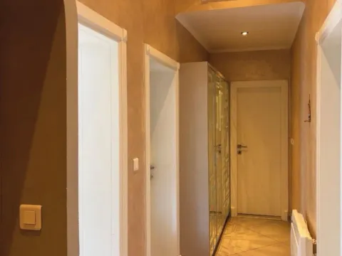 Izdavanje, trosoban stan, 95m², Dobrota, Kotor - image 8