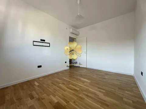 Izdavanje, dvosoban stan, 100m², Blok 9, Podgorica - image 7